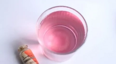 Jak przynieść zapach kotu z ubrań, butów, dywanów lub mebli tapicerowanych